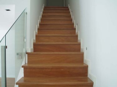 Tarimas Parquet Vega Baja Stylo escalera de madera 6